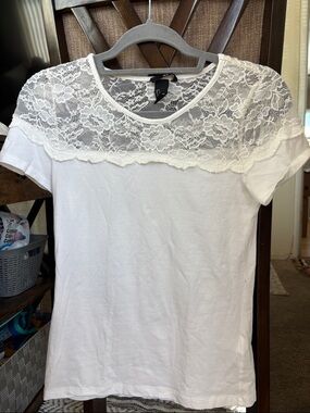 New! H&M white short-sleeve T-shirt size small fits medium